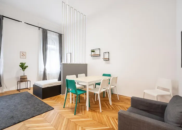 Apartment Visegradi 10 *